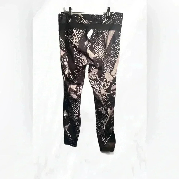 Lululemon Inspire  Tight II (Mesh) Luxtreme Static Mist White Black leggings 6 - Picture 3 of 4